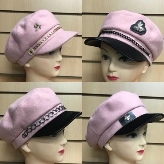 Розовая женская кепка